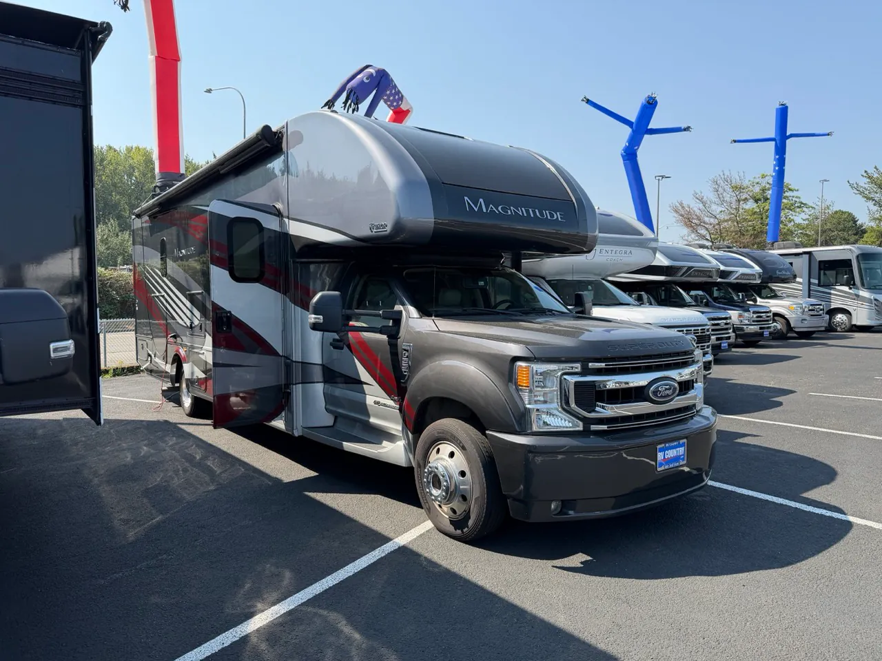 2021 Thor Motor Coach Magnitude SV34 - Photo 2