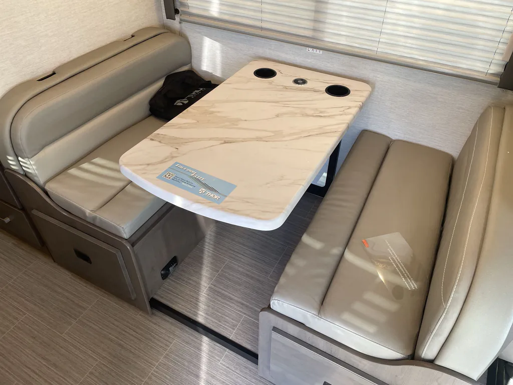 2025 Thor Motor Coach Freedom Elite 27HE, Photos photo 28