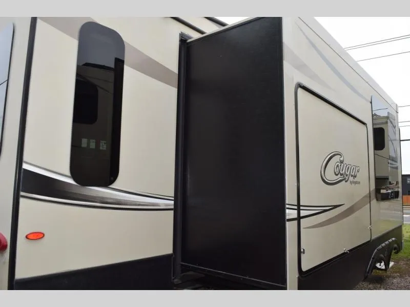2017 Keystone Cougar 327RLK - Photo 4