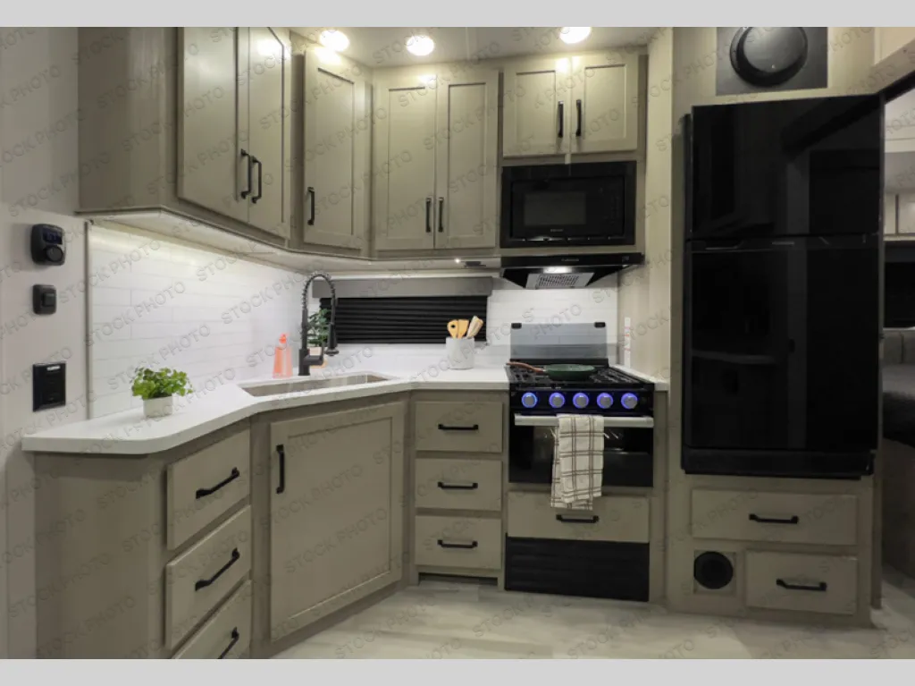 2026 Grand Design Momentum G-Class 31G - Photo 4