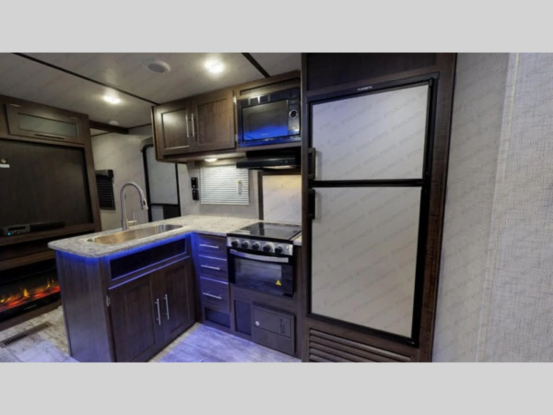 2020 CrossRoads Zinger 328SB - Photo 3