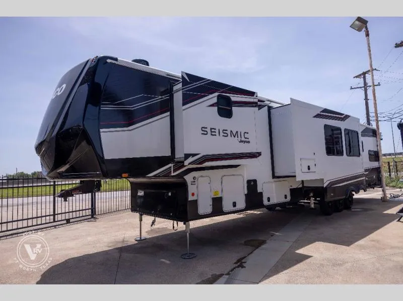 2026 Jayco Seismic 413 - Photo 3