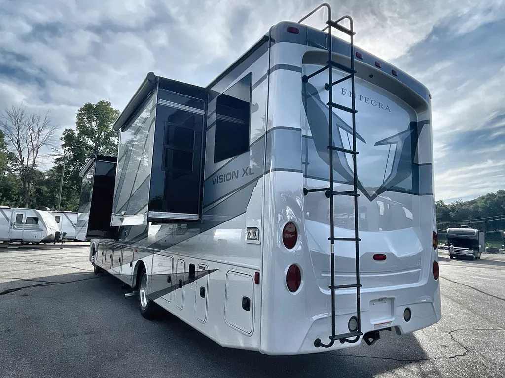 2027 Entegra Coach Vision XL 36C, Photos photo 7