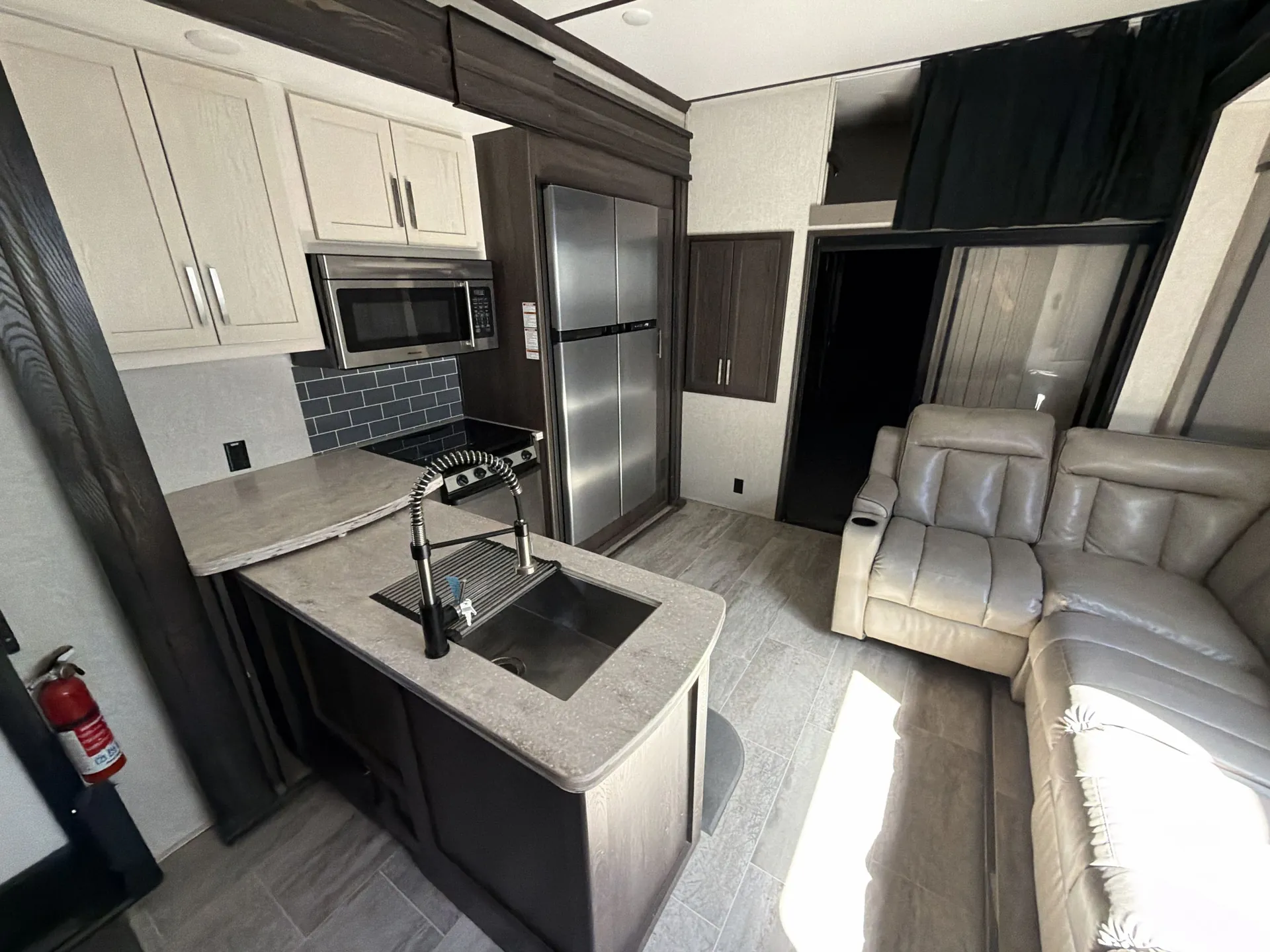 2019 Keystone Raptor 424 — living area main