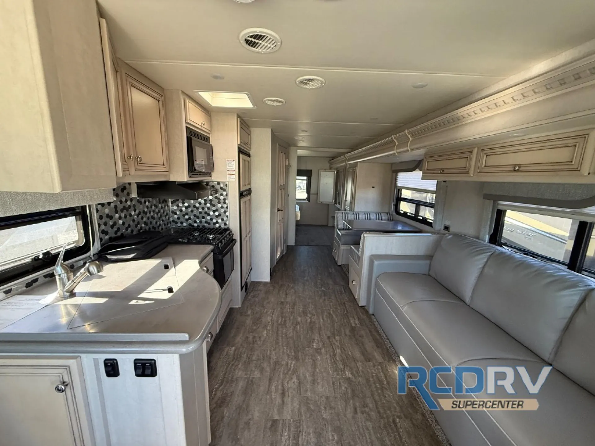 2019 Newmar Bay Star Sport 3008 - Photo 4