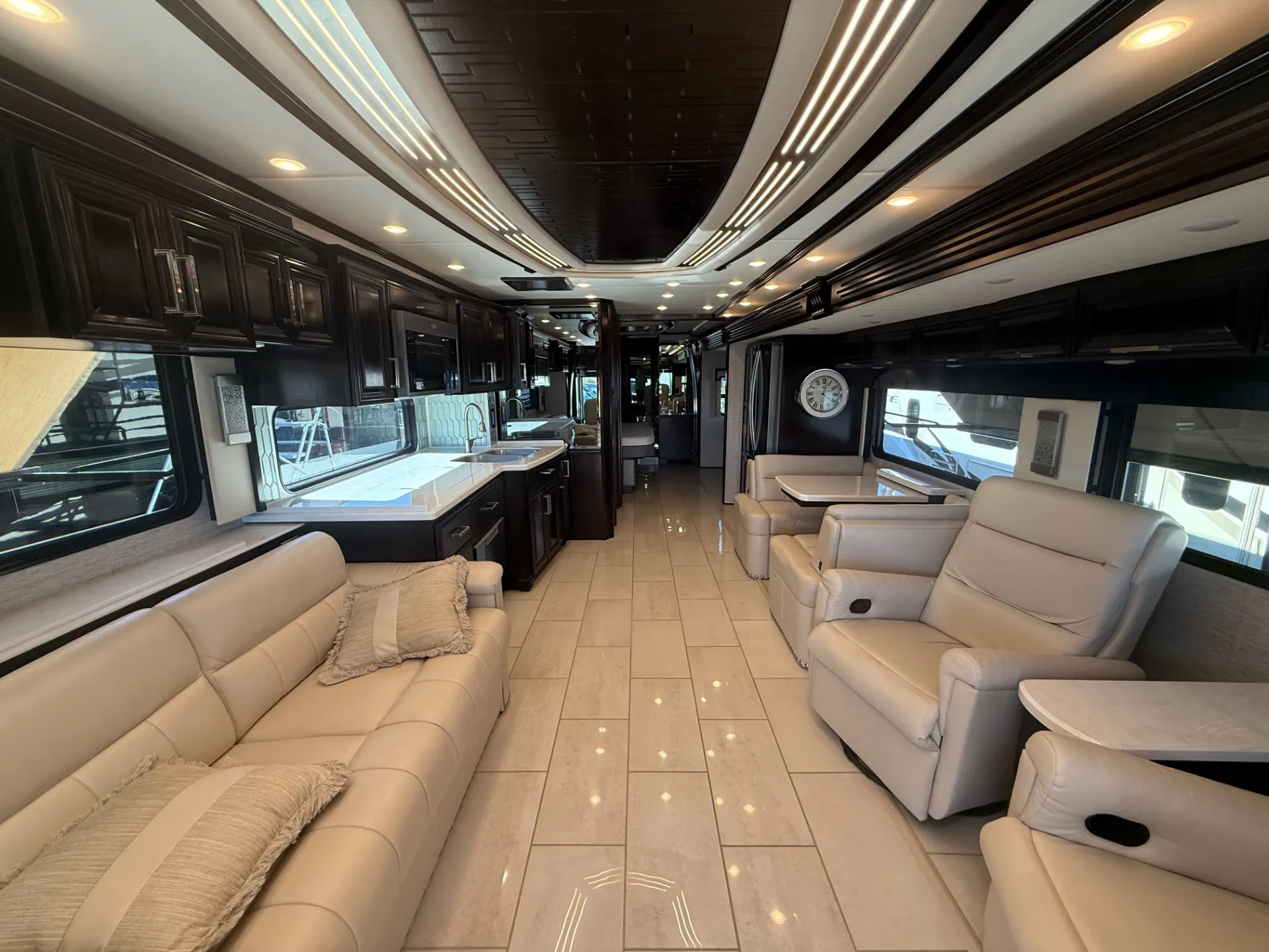 2023 Newmar London Aire 4551 - Photo 2