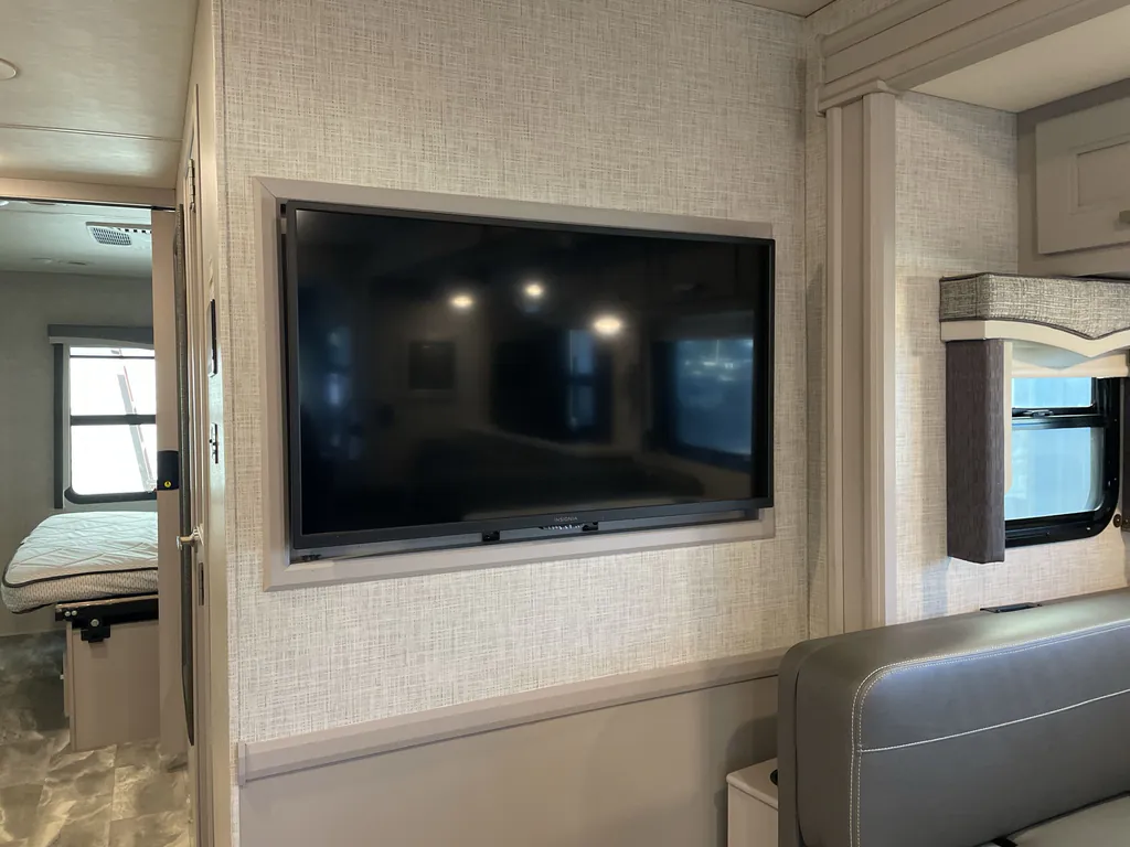 2023 Thor Motor Coach Challenger 35MQ, Photos photo 8