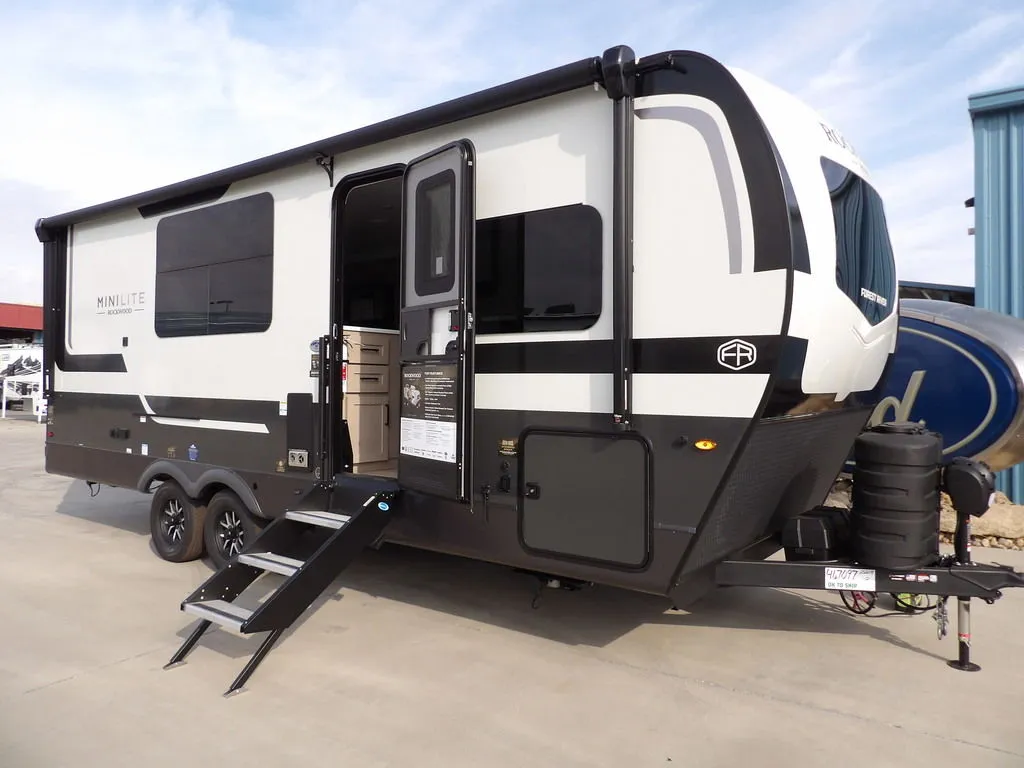 2026 Forest River Rockwood Mini Lite 2522FB - Photo 2