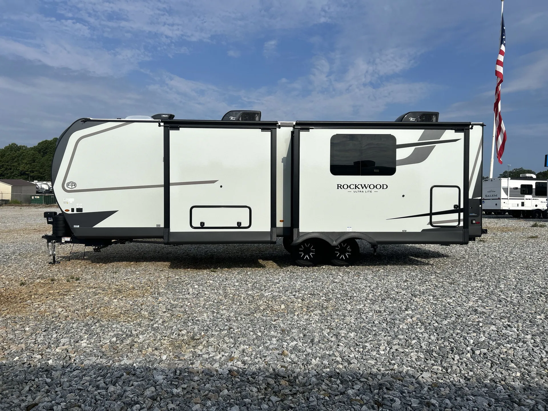 2027 Forest River Rockwood Ultra Lite 2711RK — off campside