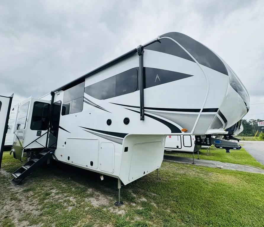 2027 Grand Design MOMENTUM 320G - Photo 2