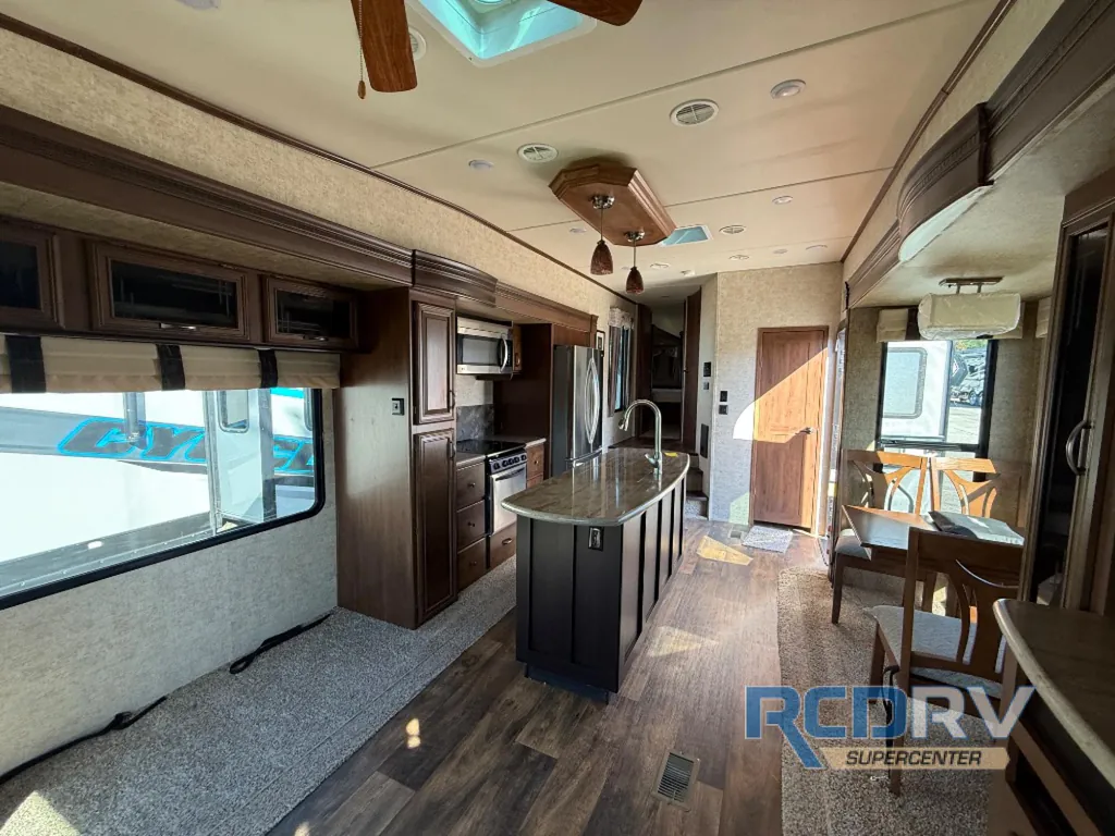2016 Forest River Sandpiper 35ROK, Photos photo 8