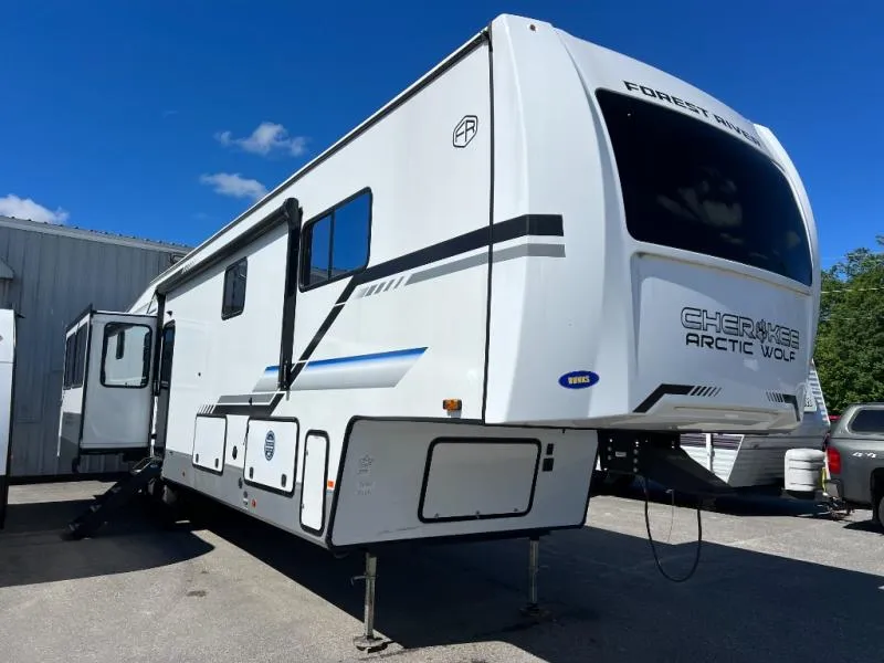 2025 Forest River Cherokee Arctic Wolf Suite 3650 SUITE - Photo 2