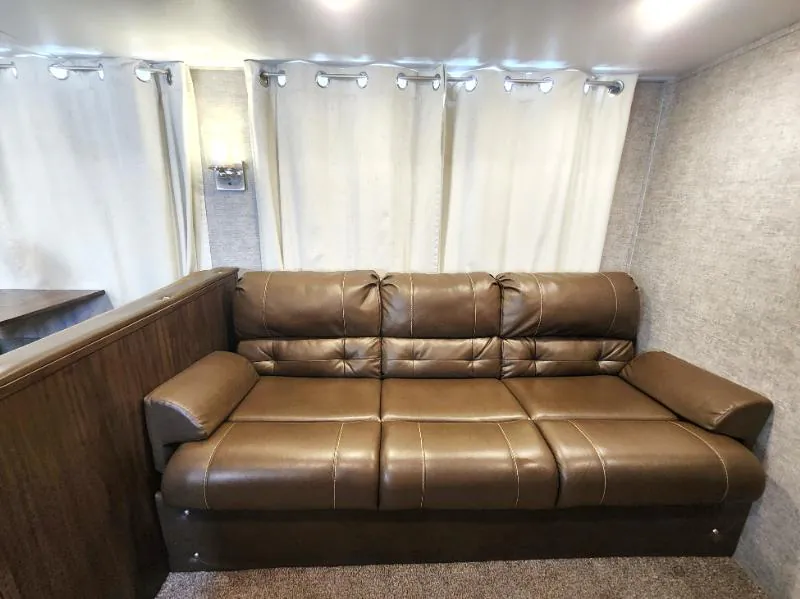 2019 Forest River Cherokee Alpha Wolf 27RK-L — Photo 7