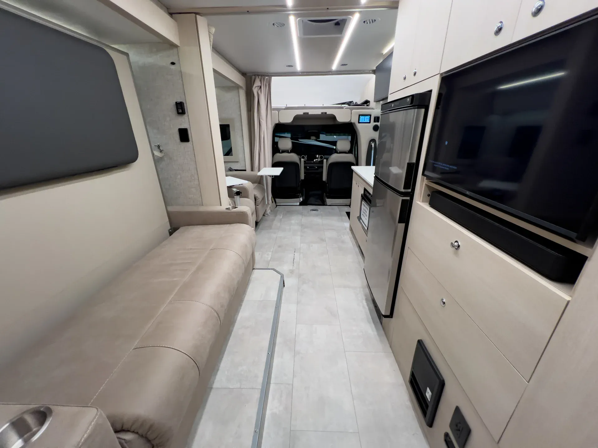 2025 Tiffin Wayfarer 25 XRW - Photo 3