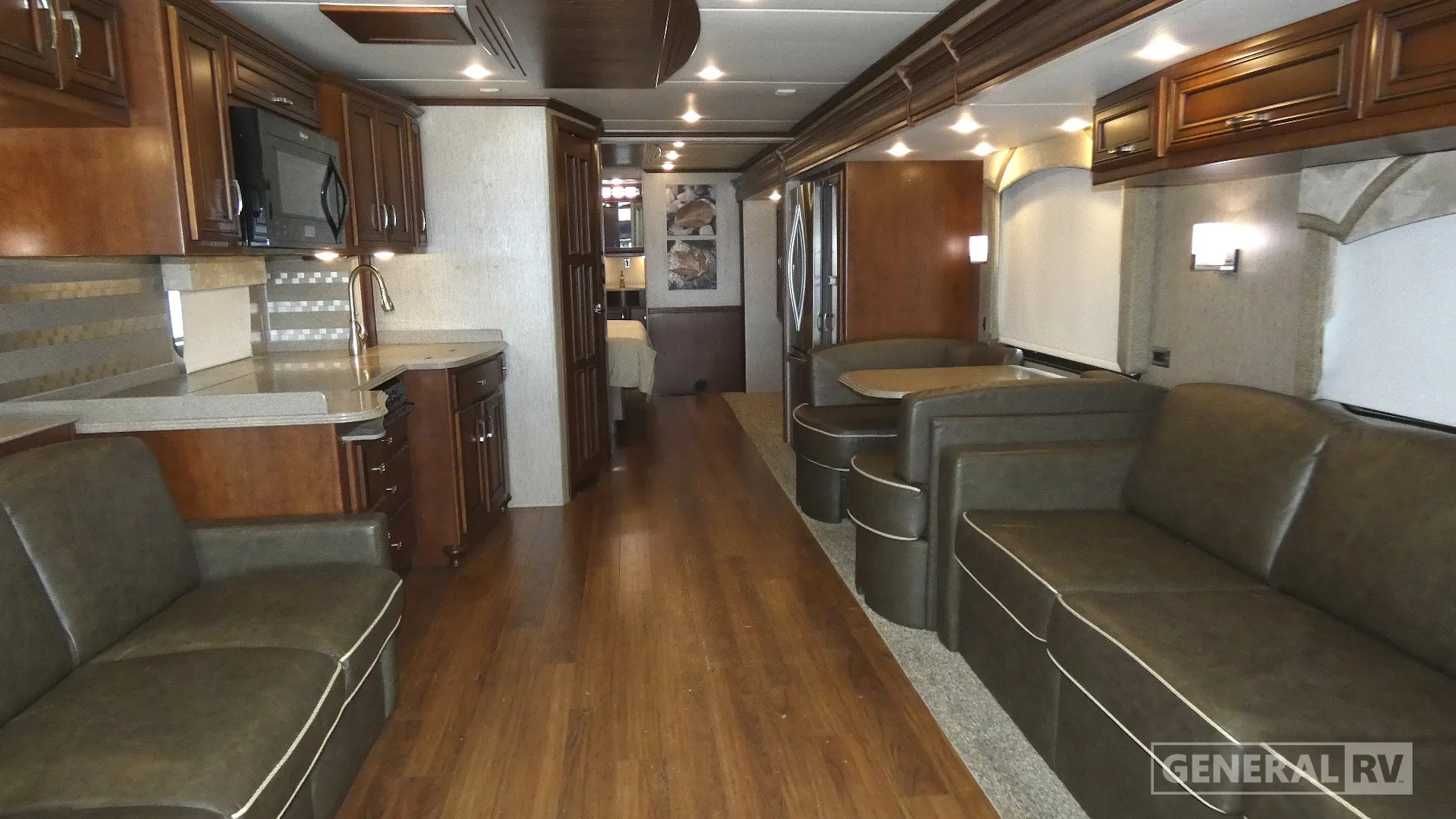 2016 Newmar Ventana LE 4037 - Photo 3