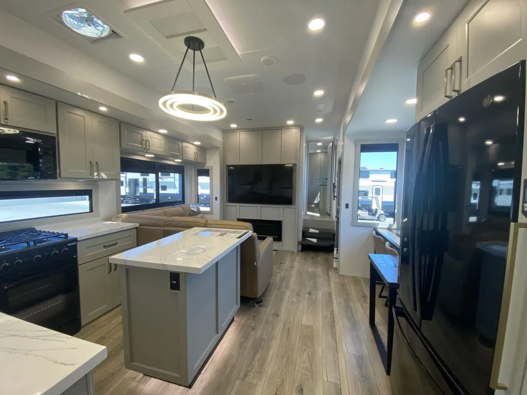 2026 Brinkley Model G 3970, Photos photo 7