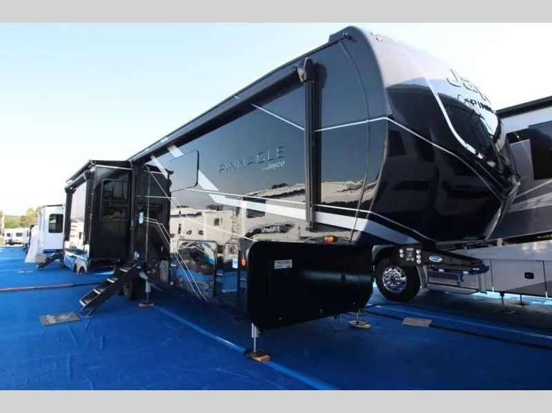 2026 Jayco Pinnacle 36FBTS - Photo 3