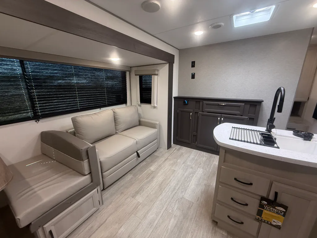 2027 Coachmen Catalina Legacy Edition 333DBDSCK, Photos photo 15