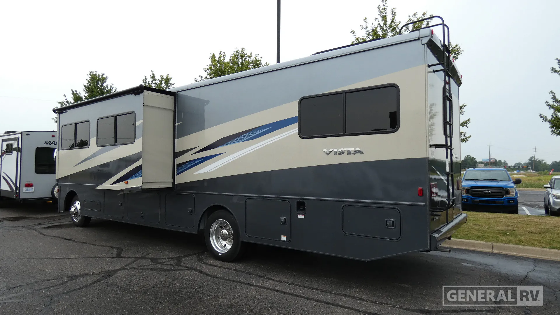 2022 Winnebago Vista 35U - Photo 4
