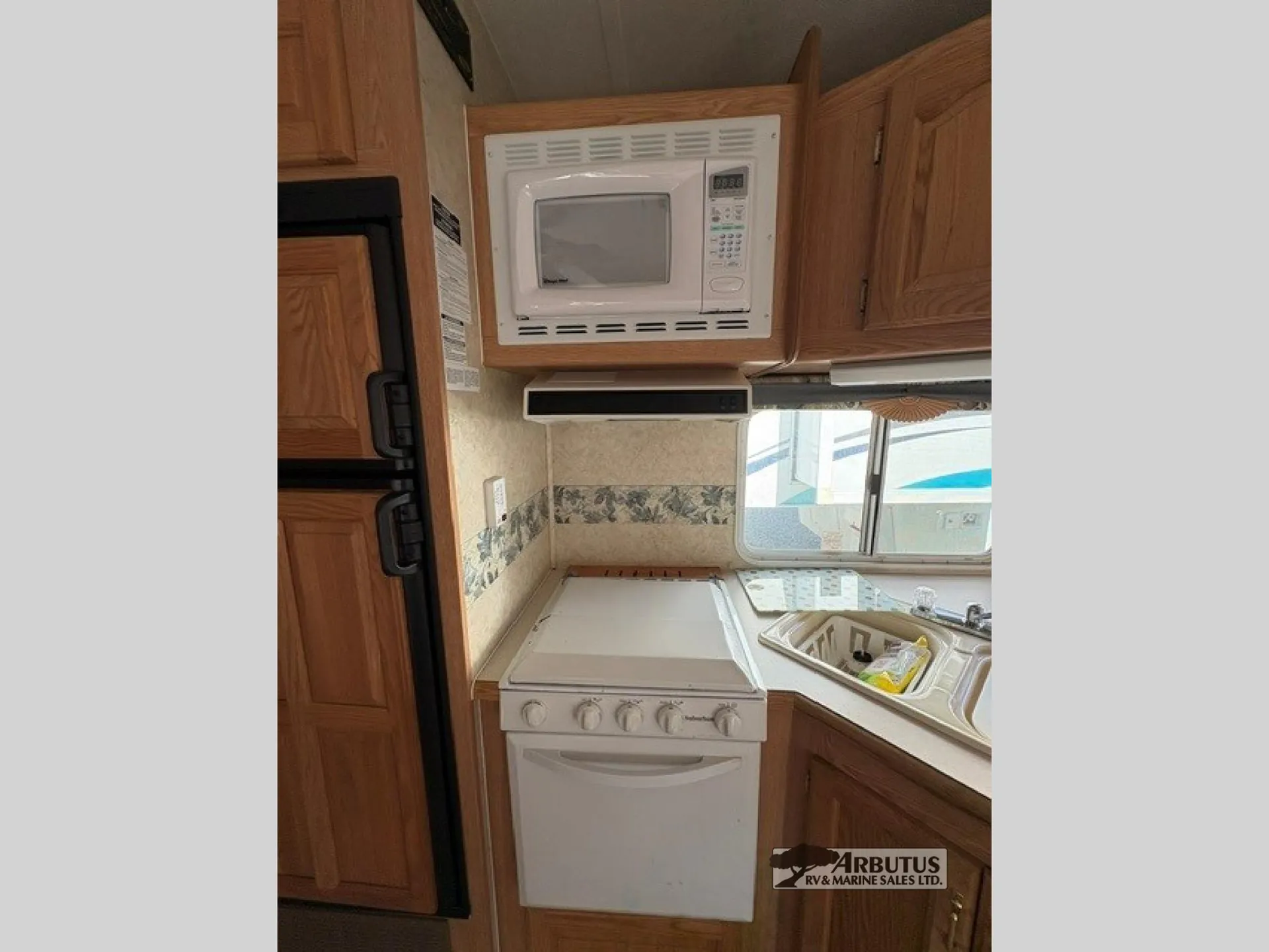 2005 Forest River Wildcat 27RL — Photo 7