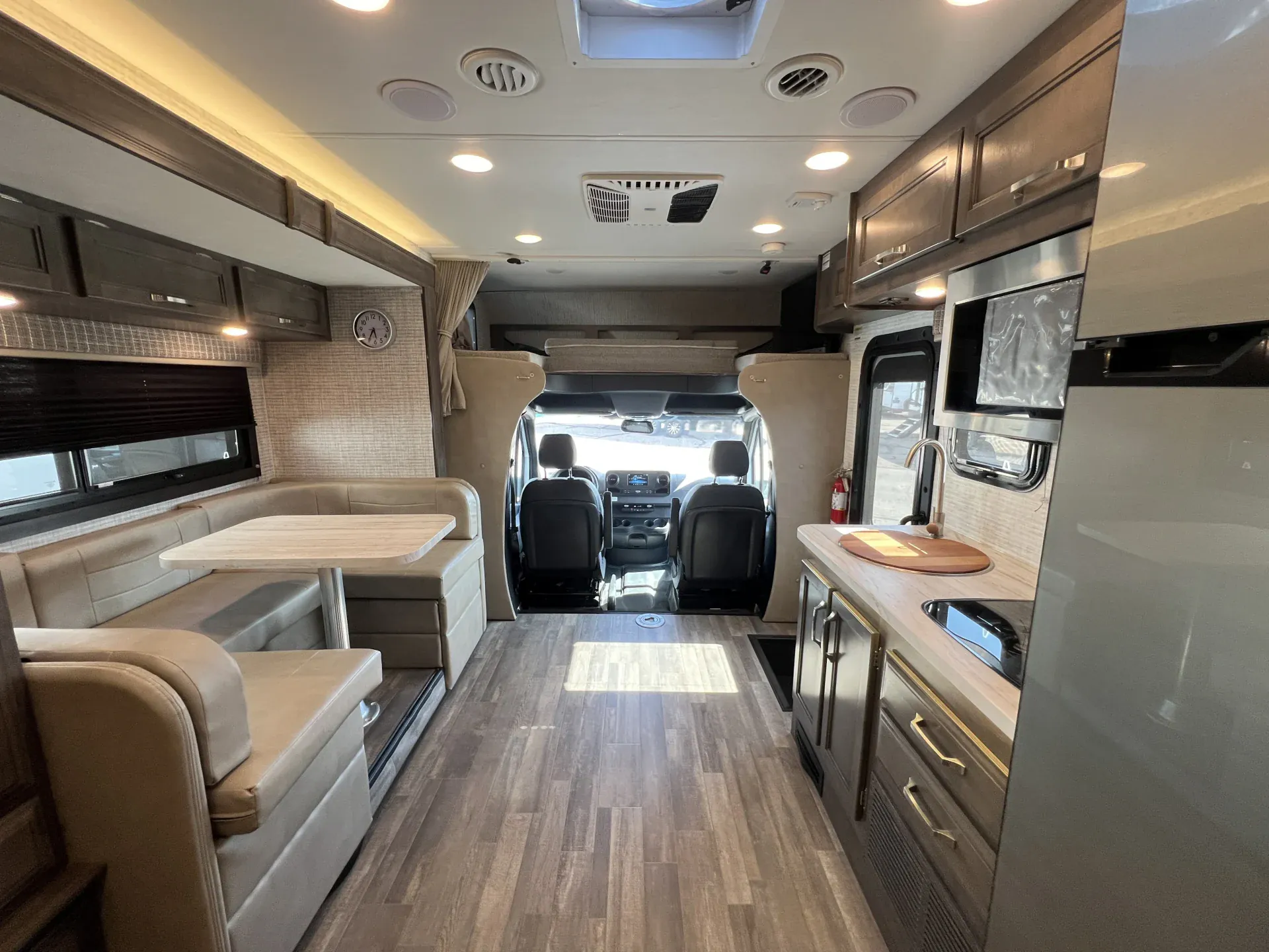 2024 Jayco Melbourne 24L - Photo 4