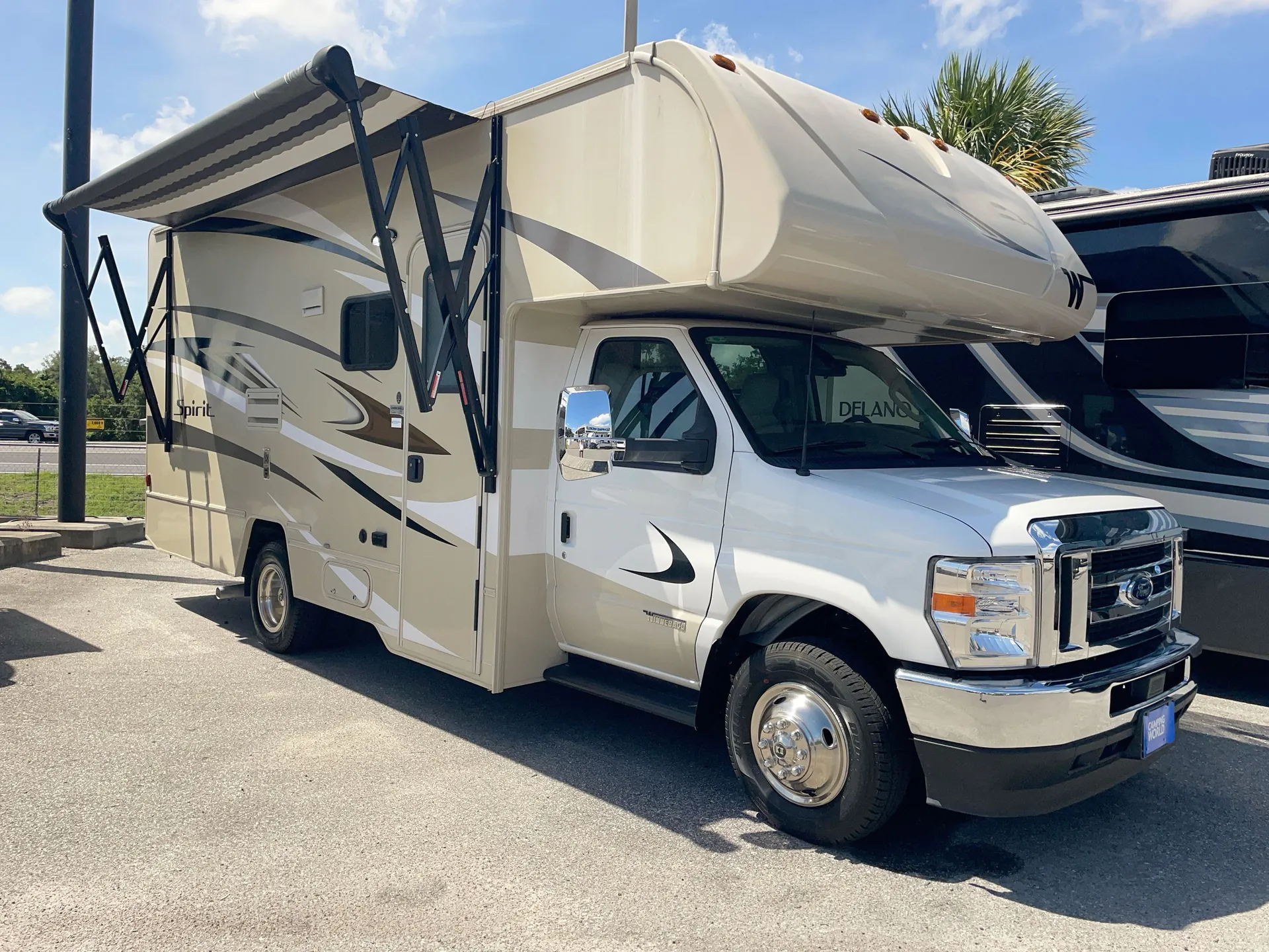 2025 Winnebago Spirit 22M - Photo 2