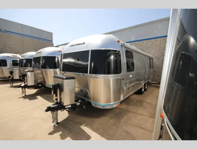 2026 Airstream Flying Cloud 27FB - Photo 2