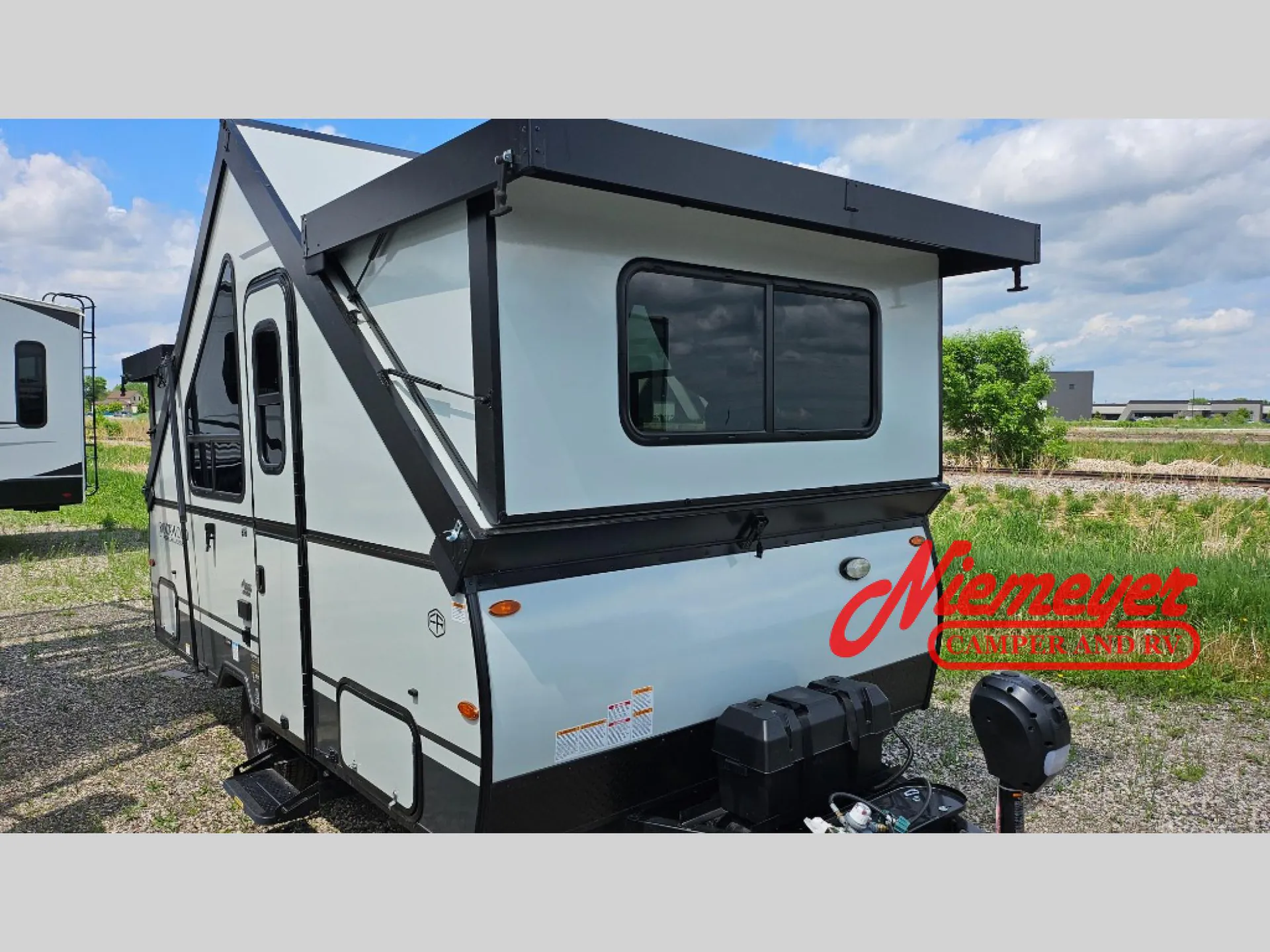 2026 Forest River Rockwood Hardside Series A121FD - Photo 3