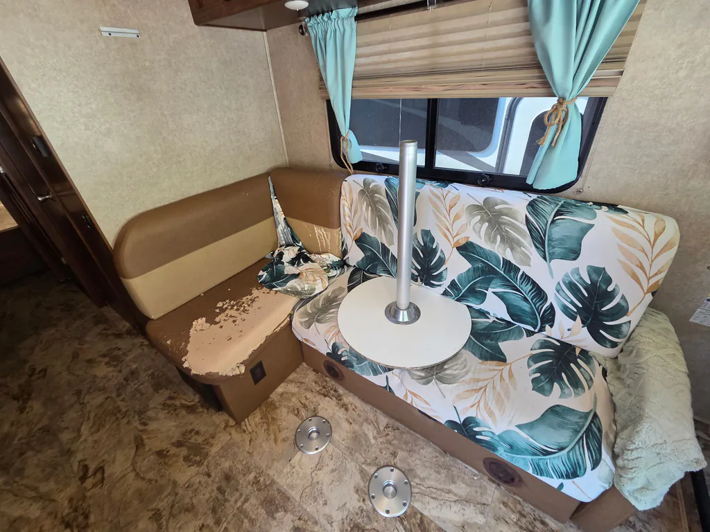 2017 Coachmen Pursuit 27KB, Photos photo 23