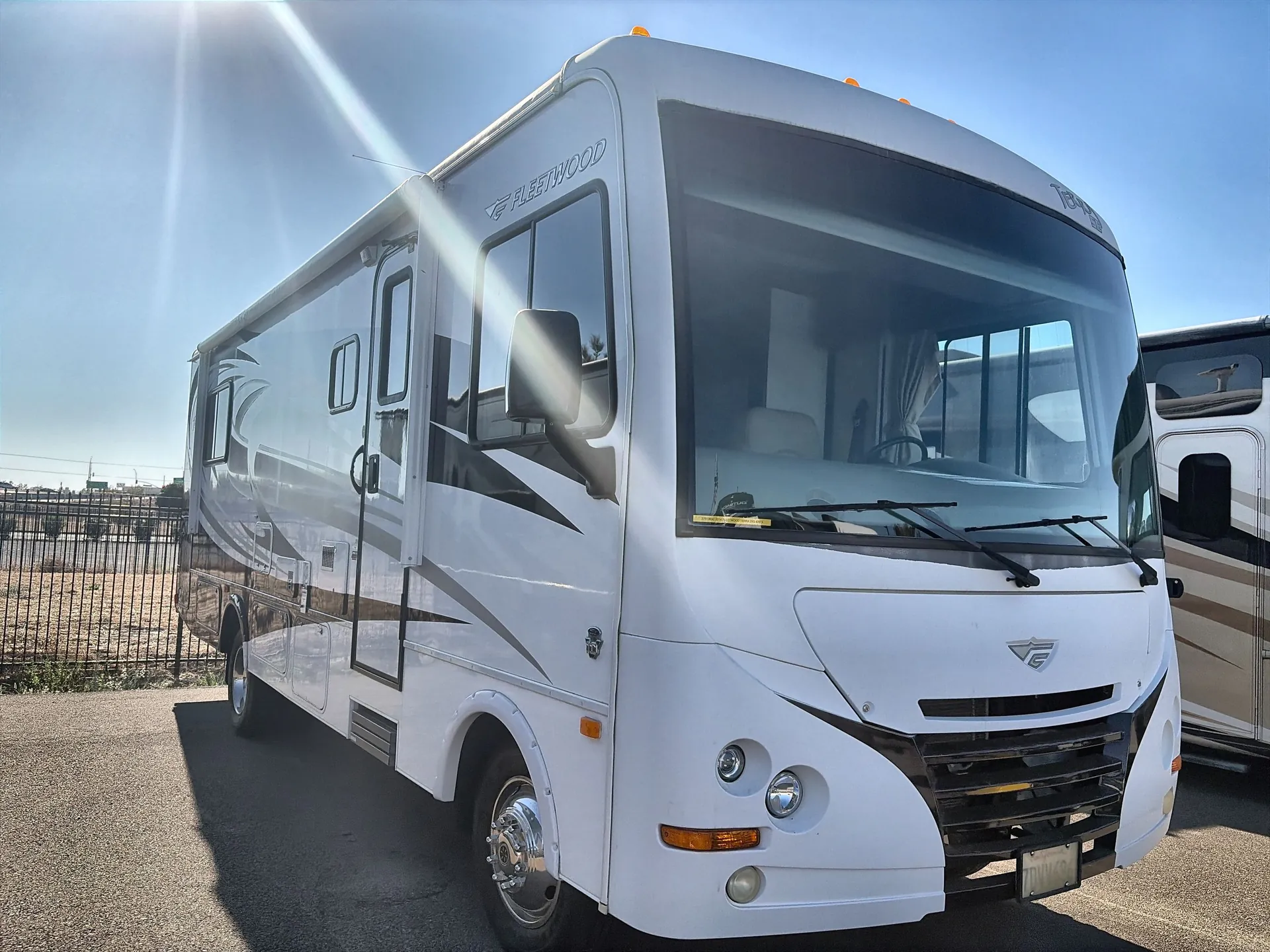 2014 Fleetwood Terra SE 29G - Photo 2