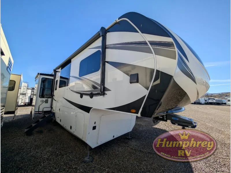 2024 Grand Design Solitude 390RK - Photo 2