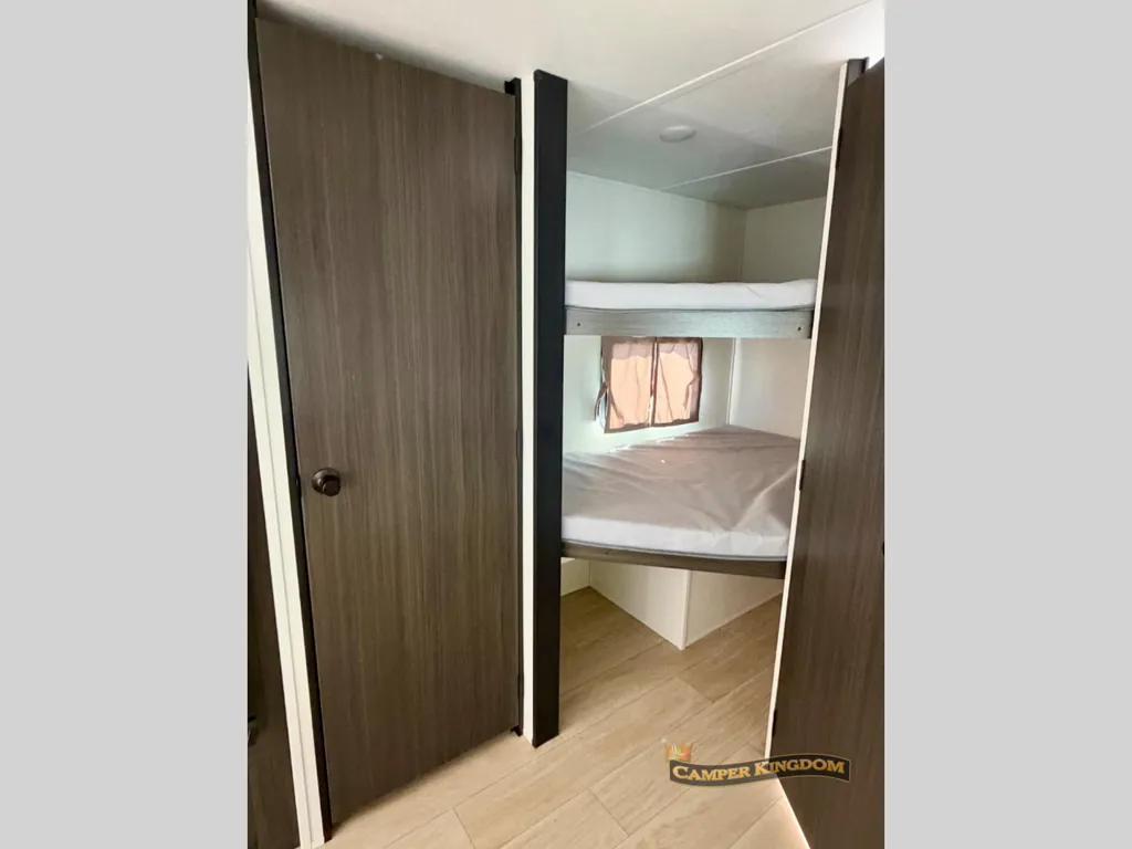 2027 Shasta I-5 527BHS, Photos photo 12