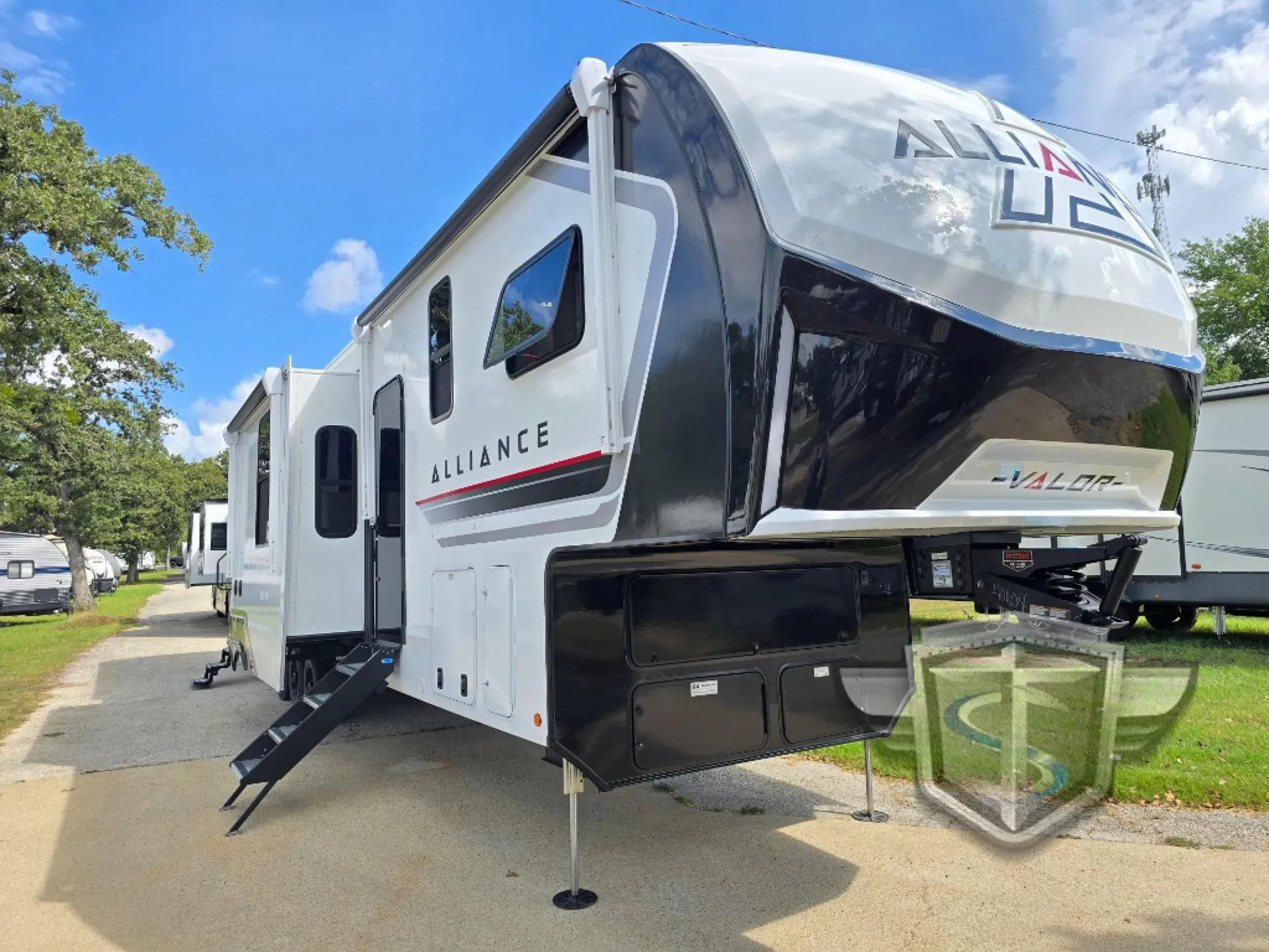 2027 Alliance RV Valor 4216 - Photo 2