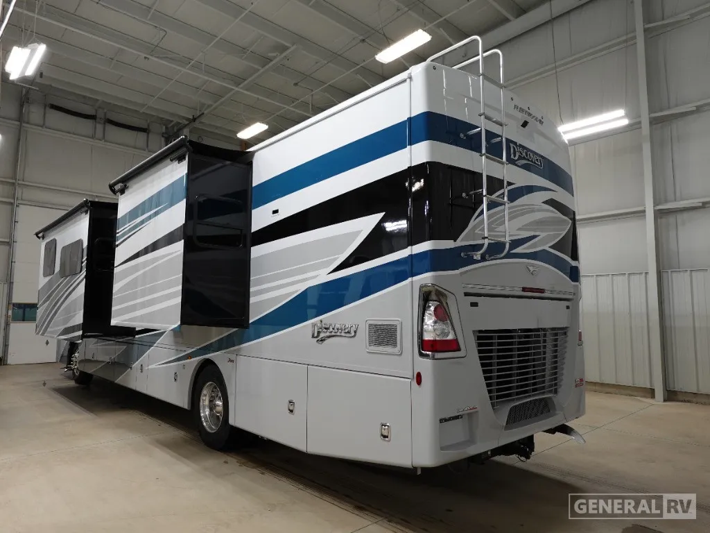2026 Fleetwood Discovery 38W - Photo 4