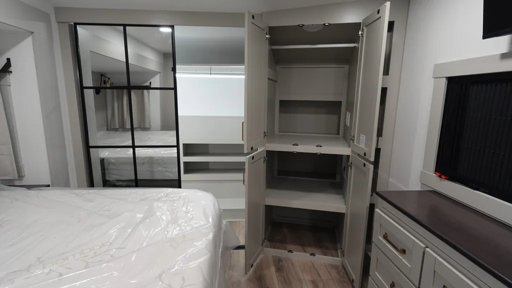 2026 Brinkley Model Z 3600, Photos photo 10