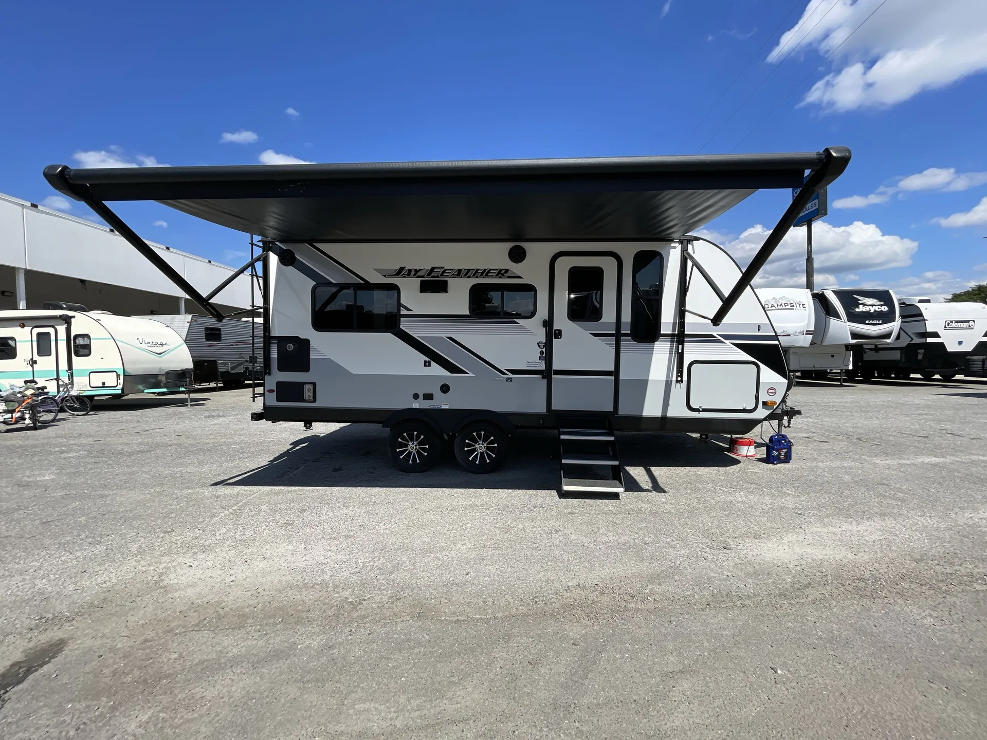 2024 Jayco Jay Feather 19MRK — campside