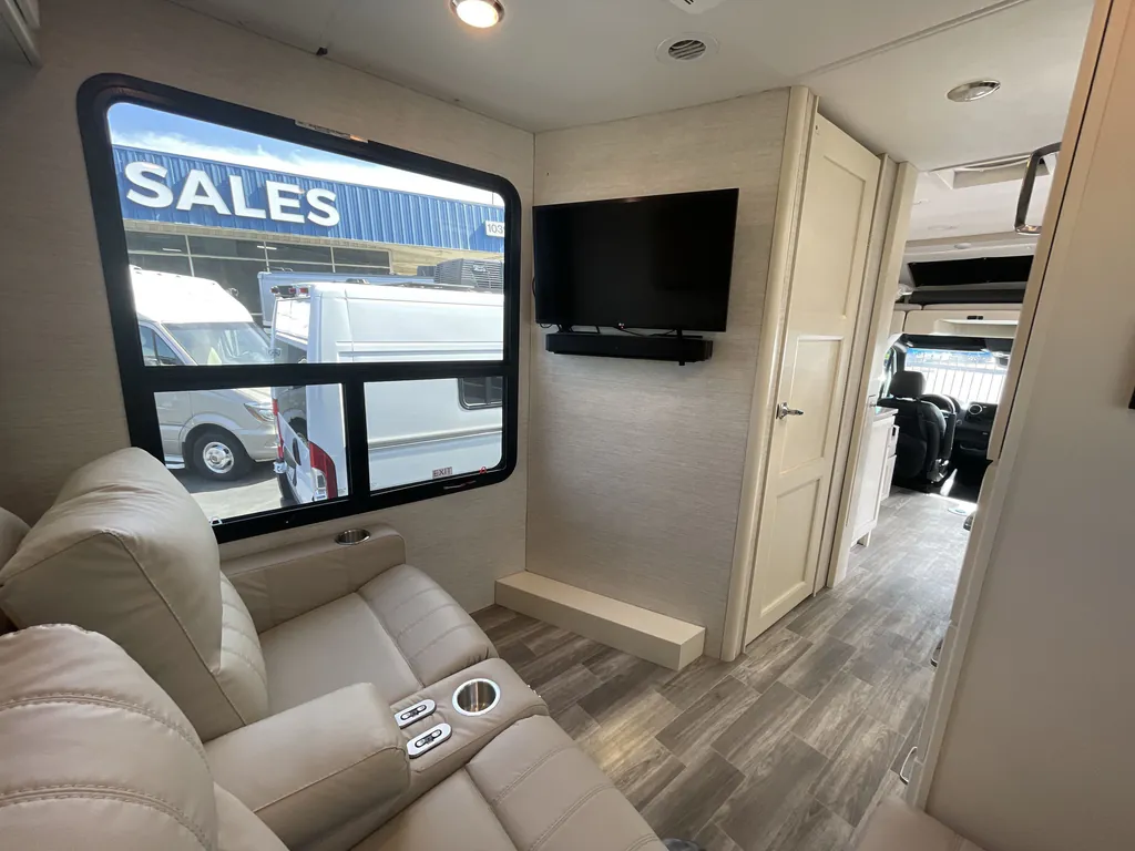 2024 Tiffin Wayfarer 25 RLW, Photos photo 14