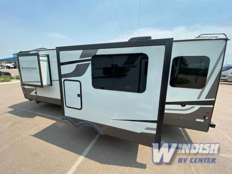 2027 Forest River Rockwood Ultra Lite 2618RD - Photo 3