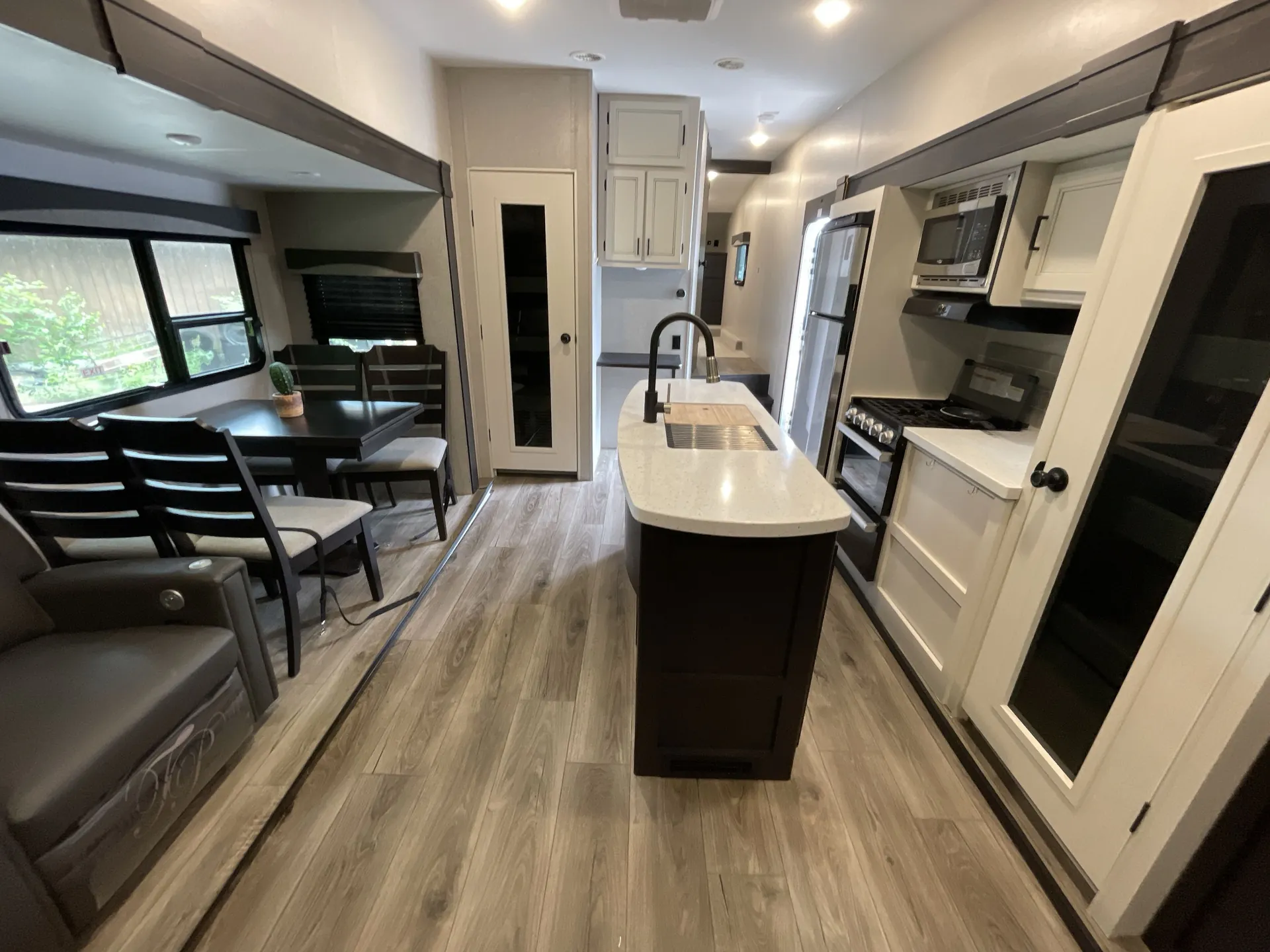 2021 Highland Ridge Light 332RLS - Photo 4