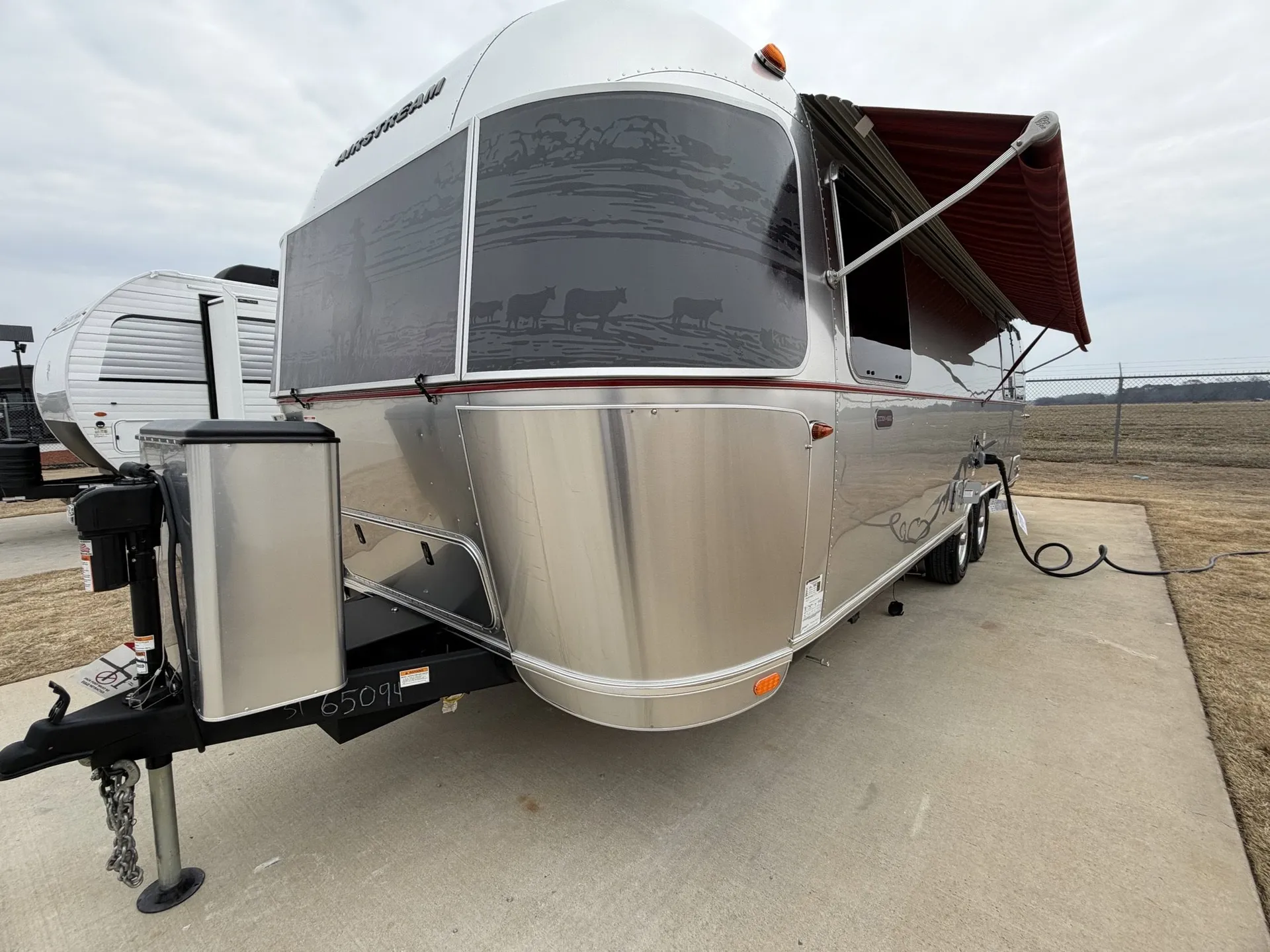 2026 Airstream STETSON + 6666 27FBQ - Photo 4