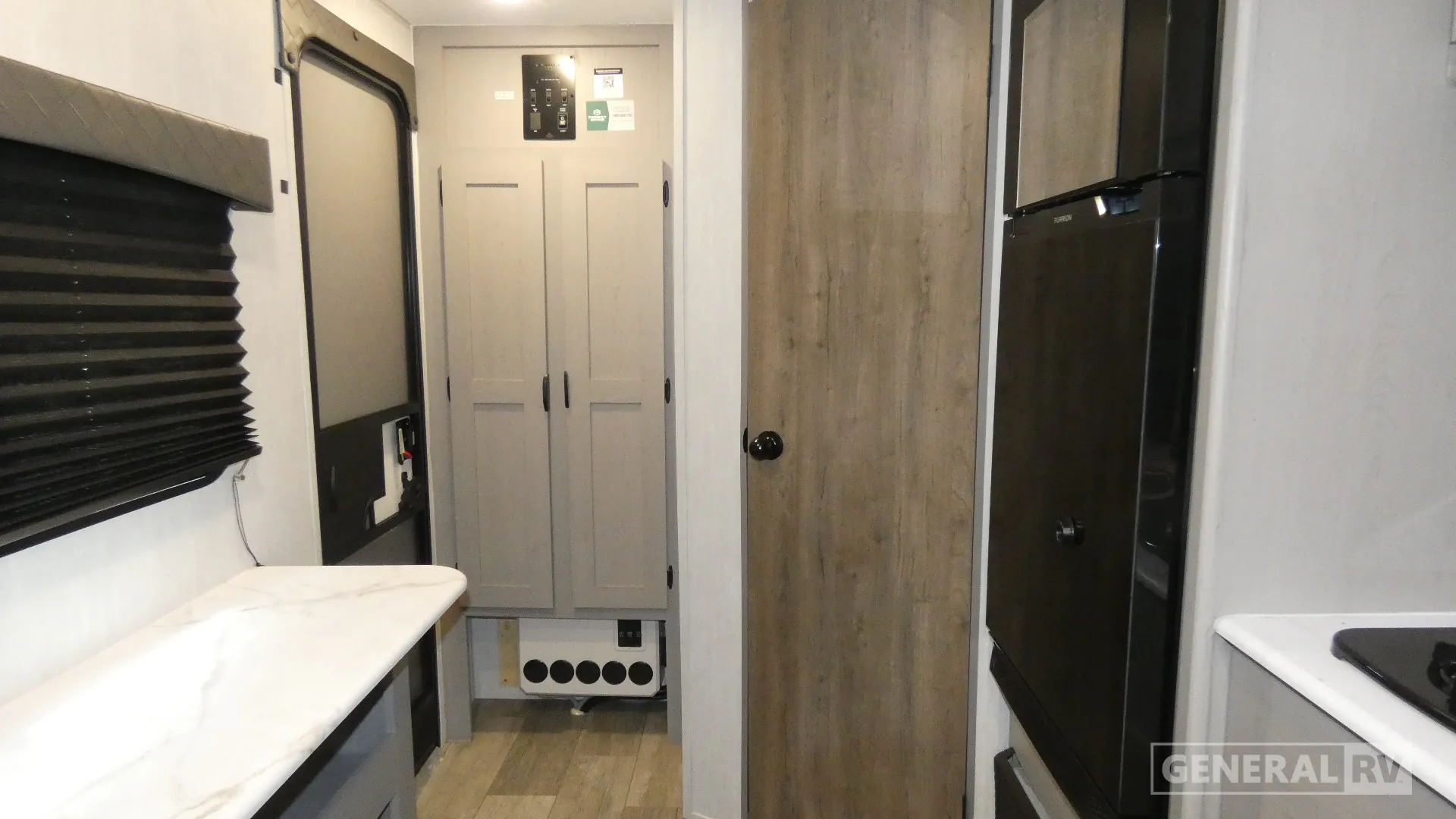 2025 Coachmen Clipper Cadet 14CR - Photo 3