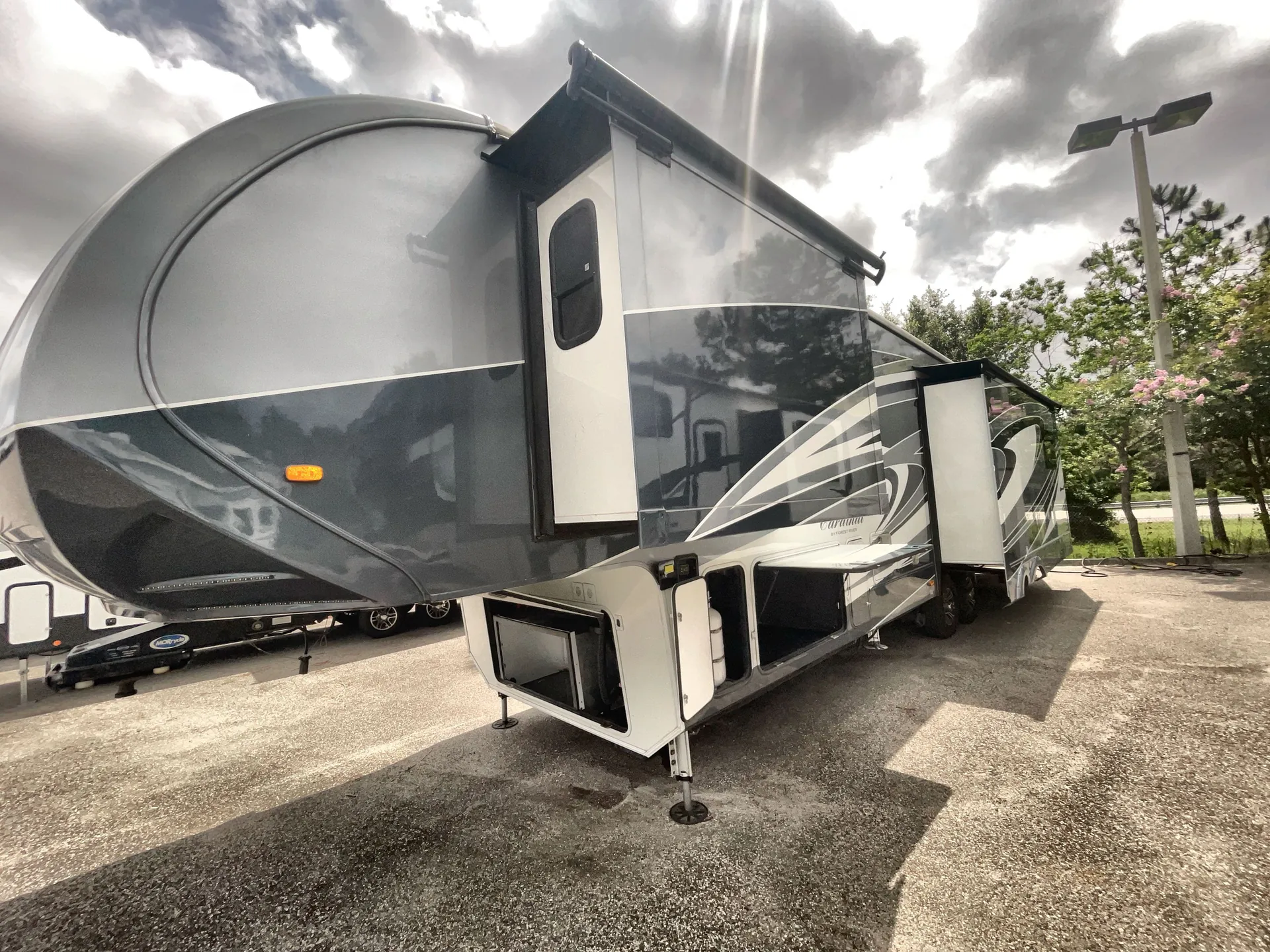 2018 Forest River Cardinal Estate 3456RL — off campside