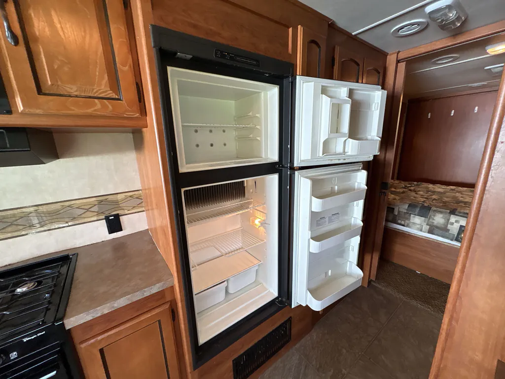 2010 Coachmen Mirada 35DS, Photos photo 9