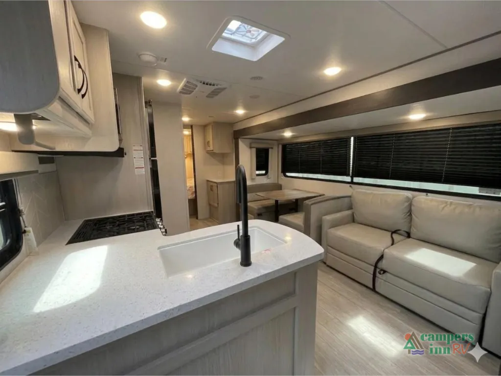 2027 Coachmen Catalina Legacy Edition 333DBDSCK, Photos photo 7