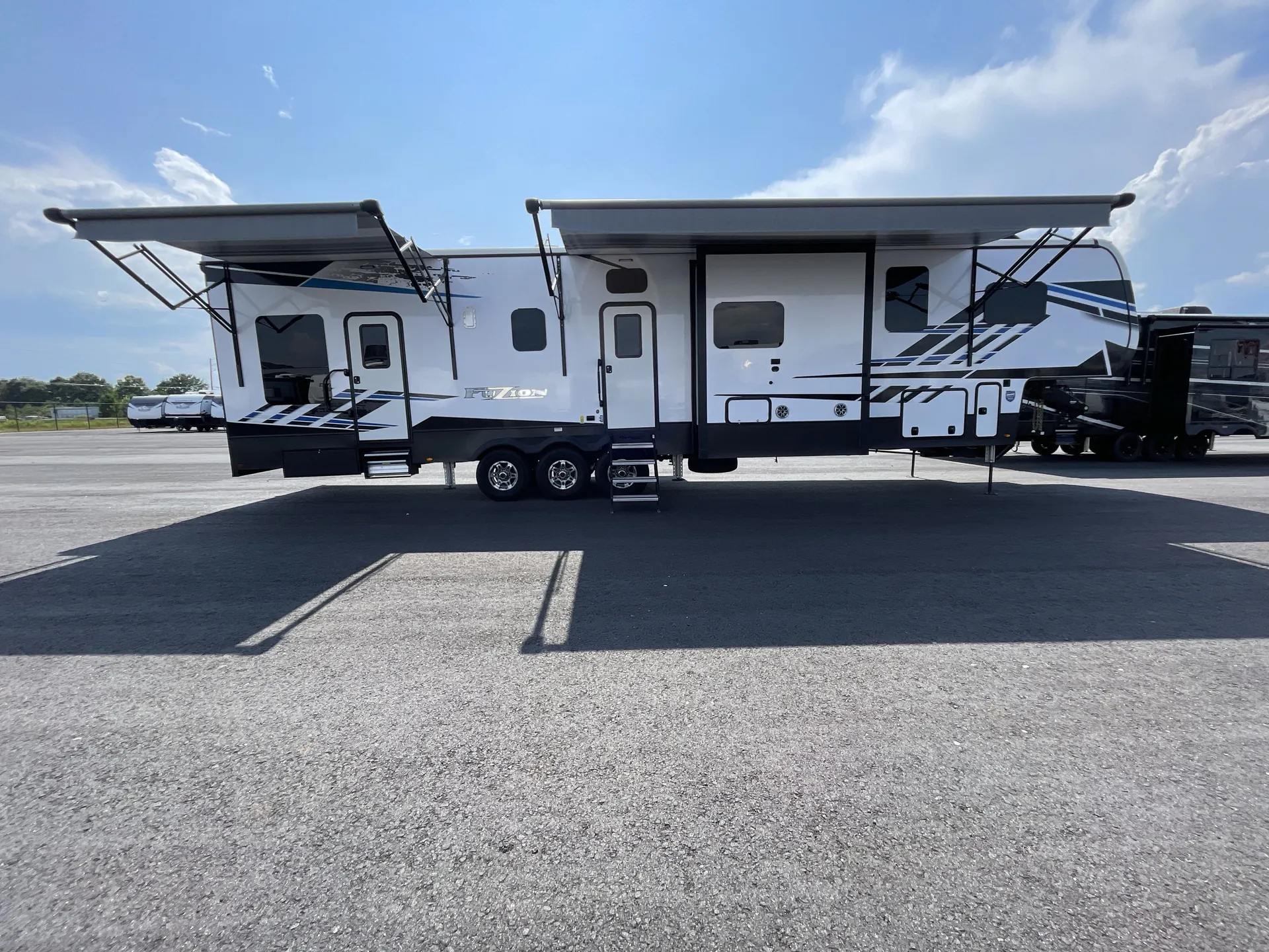 2023 Keystone Fuzion 421 — campside