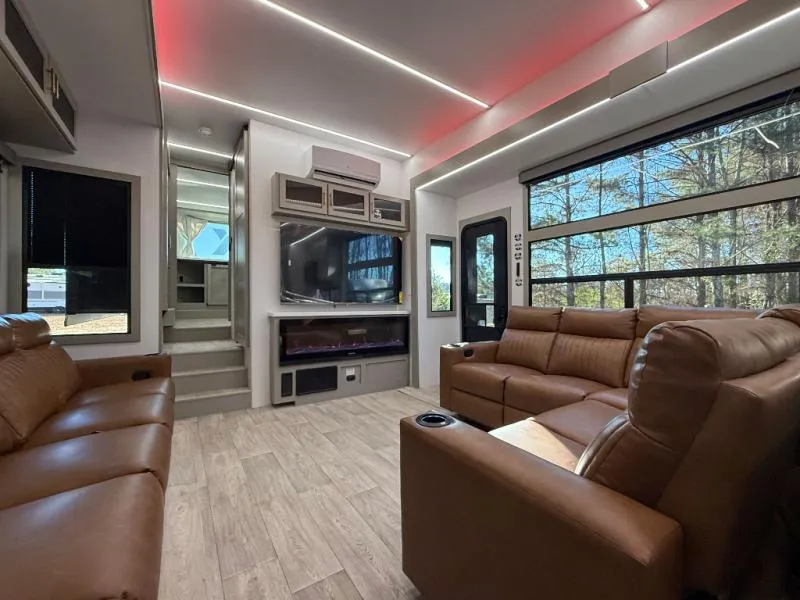 2026 Axiom RV Vendetta New    V4250 - Photo 3