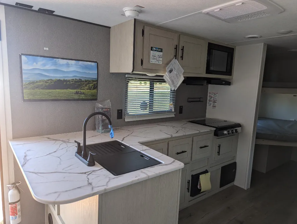2025 Shasta RVs i-5 Edition 525BHS, Photos photo 8