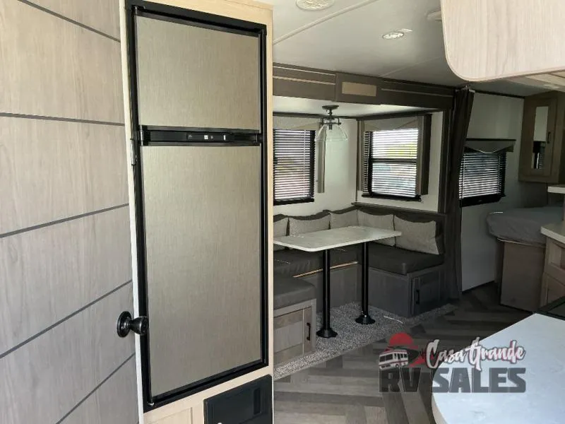 2021 Cruiser RV Twilight Signature TWS 2100 - Photo 4