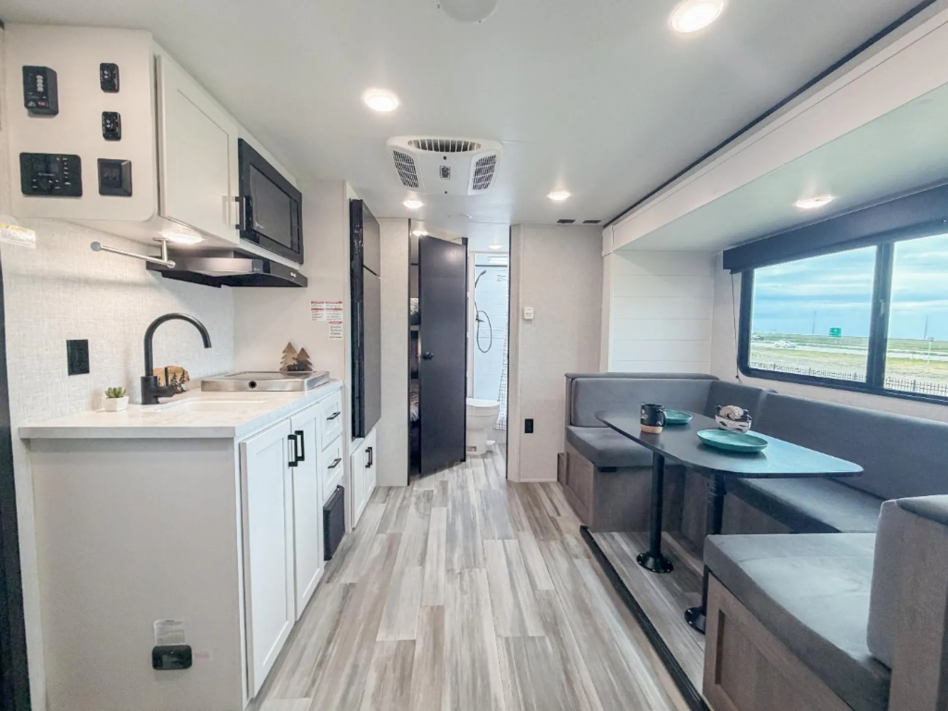 2025 Jayco Jay Flight SLX 197MBW - Photo 3