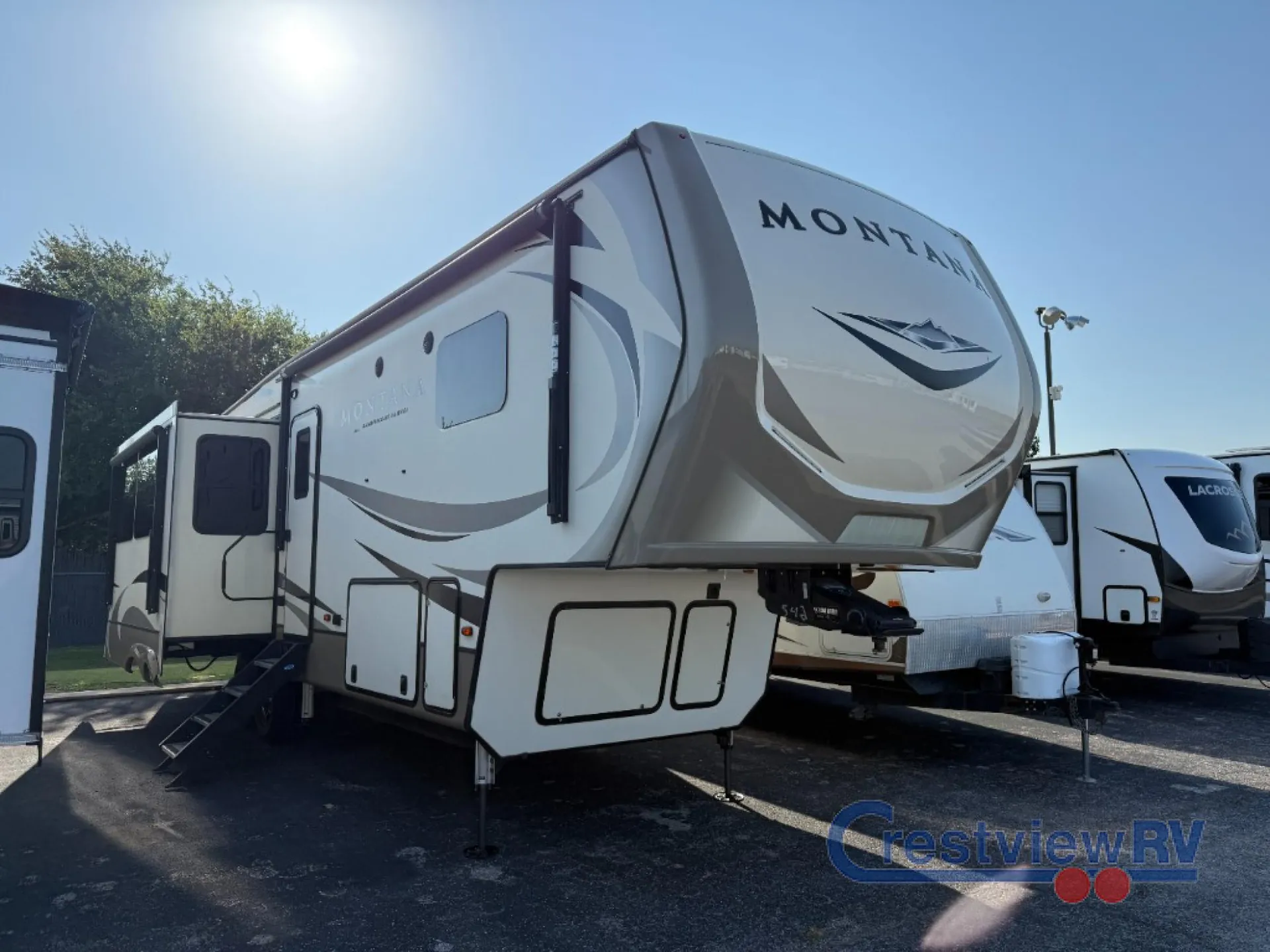 2019 Keystone Montana 3120RL - Photo 2